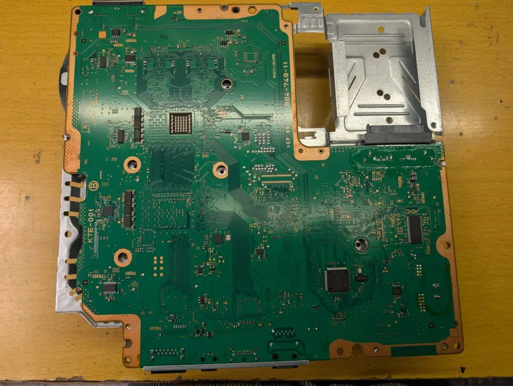 清掃中のCECH-3000Aの写真