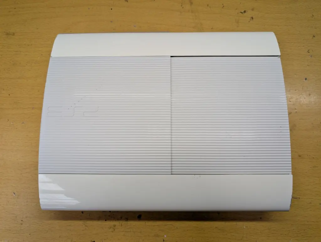 CECH-4000シリーズ
起動後に数秒で電源が落ちてしまう故障修理時の写真