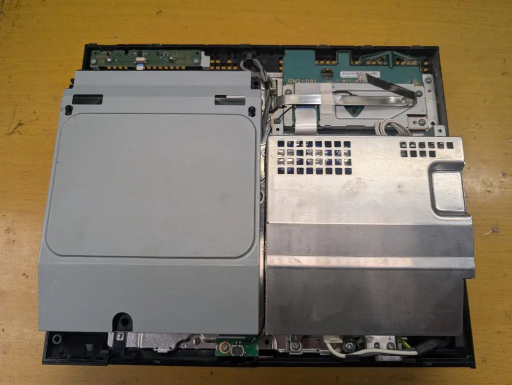 CECHA00の内部の写真