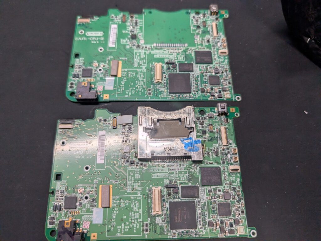 ゲームカードスロット交換時の様子
