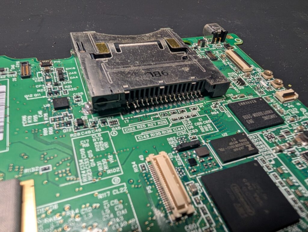 ゲームカードスロット交換時の様子
