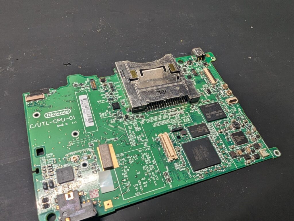 ゲームカードスロット交換時の様子
