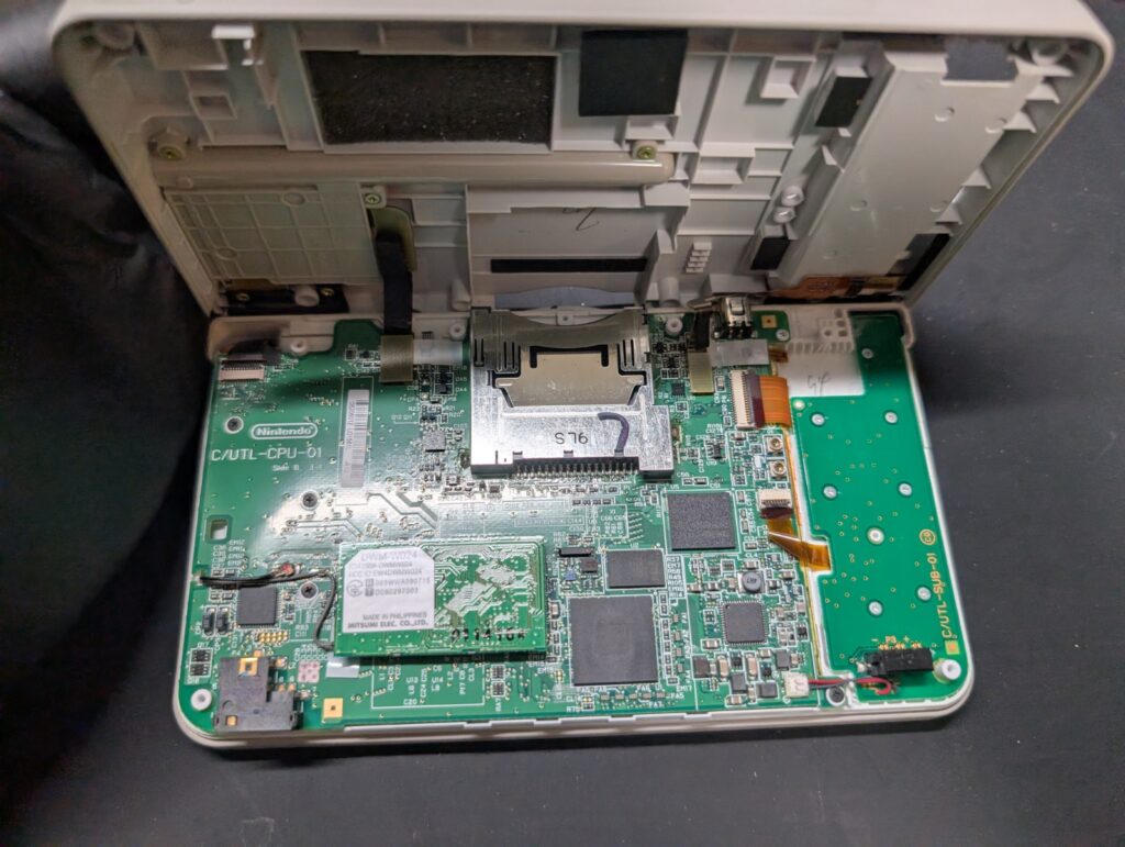 DSi LLの内部の写真