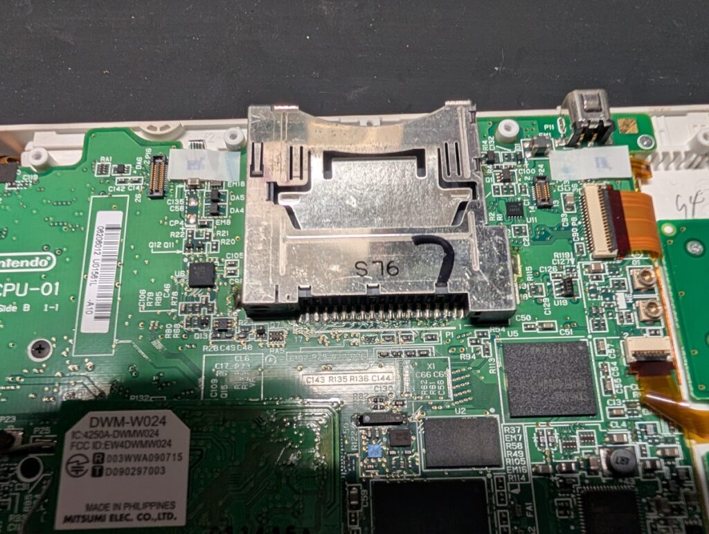 ゲームカードを読み込めないDSi LLの修理写真
