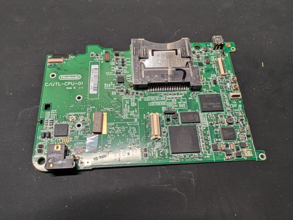 ゲームカードスロット交換時の様子
