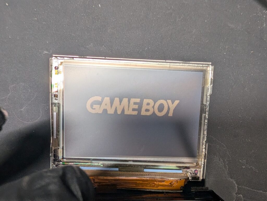 GBASPの液晶修理時の様子