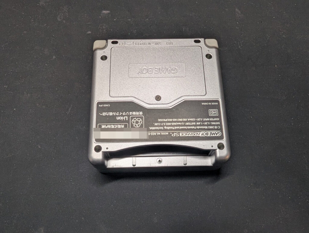 画面に黒いシミがあるGBASPの修理時の様子