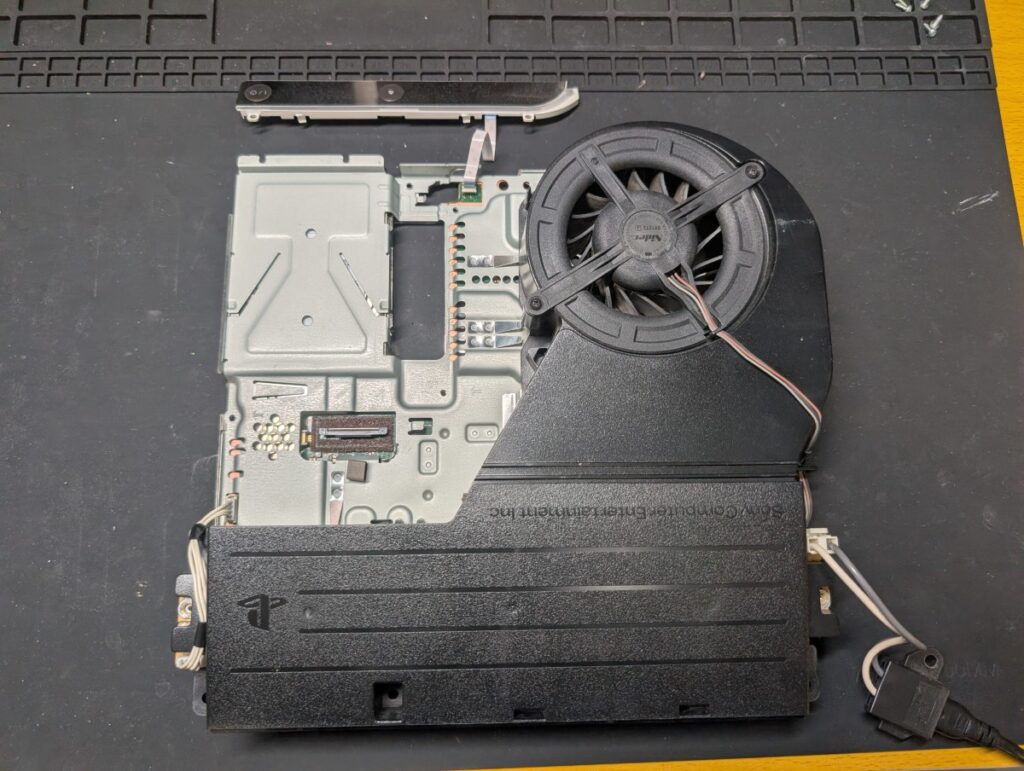 アップデートエラーが発生したCECH-2500の修理後の写真