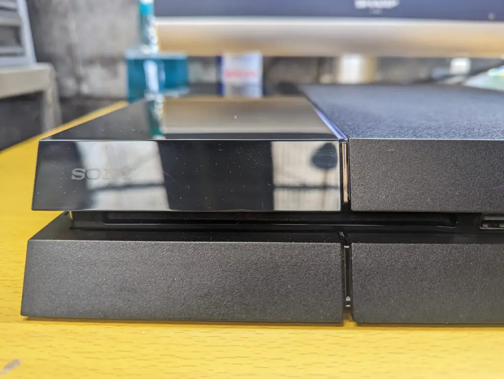 ディスクが勝手に排出されるPS4を修理