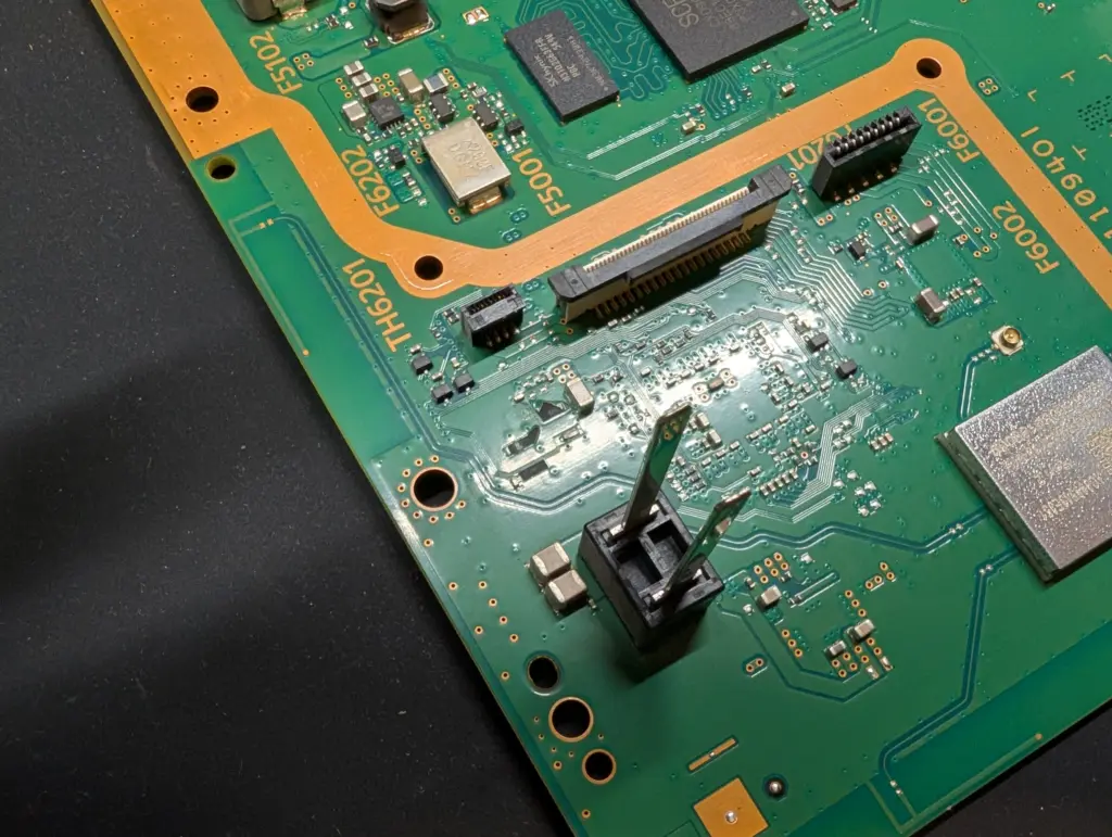 電源ボックスコネクターが剥がれたPS4の修理