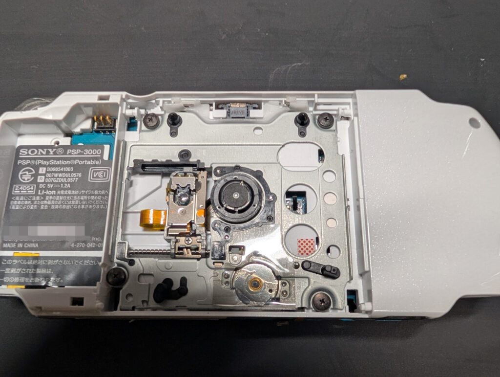 PSP3000のUMDドライブ修理時の様子