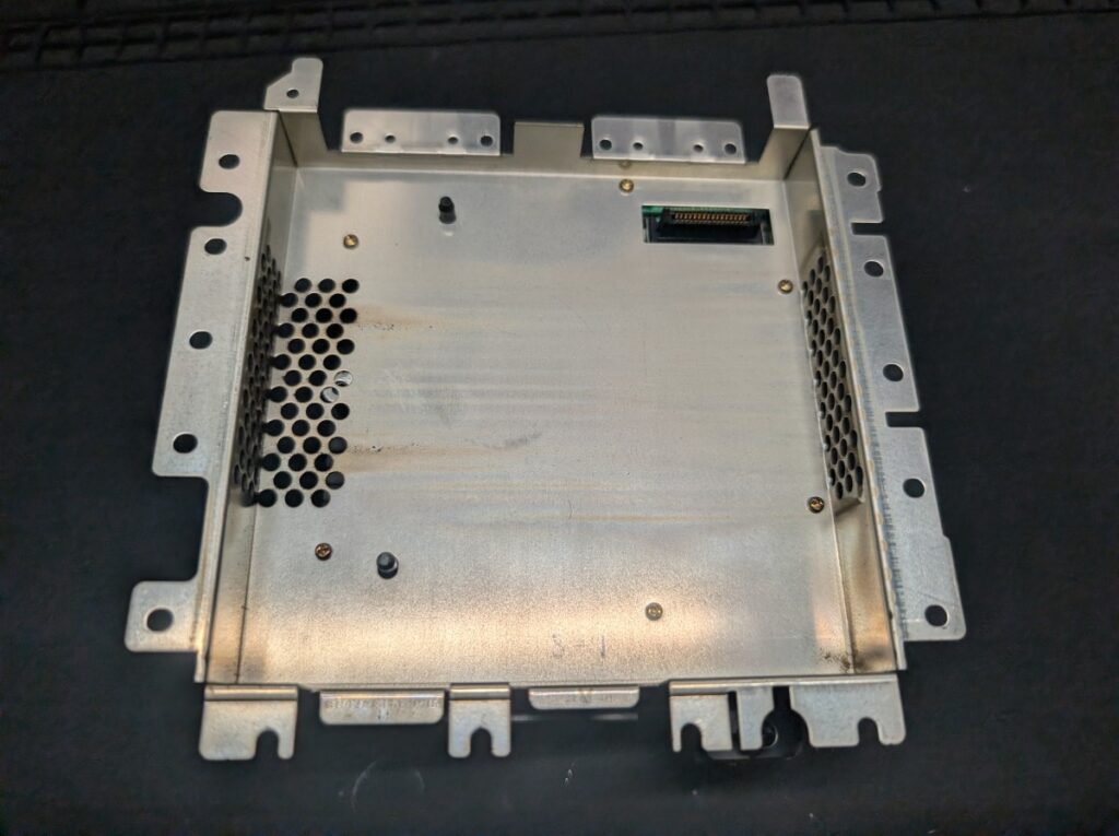 ドライブ基板のシールドプレート取り外し時の写真