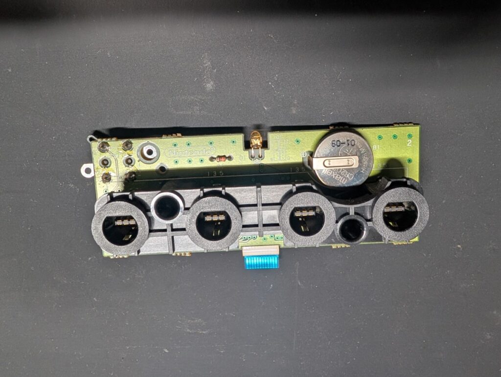 ゲームキューブのバックアップ電池交換時の様子