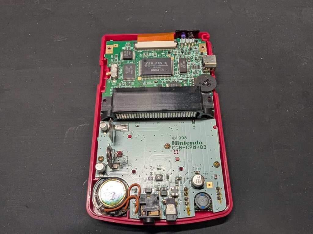 液晶画面が劣化したゲームボーイカラーの修理時の写真