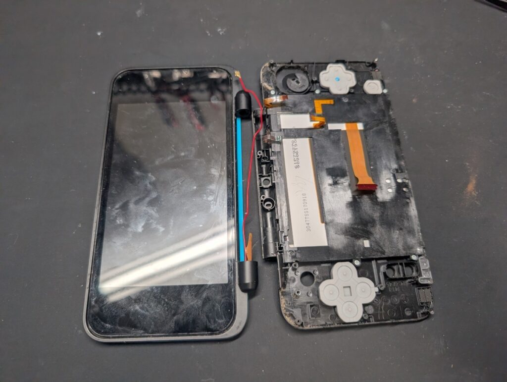 2DSLLの上画面交換時の写真