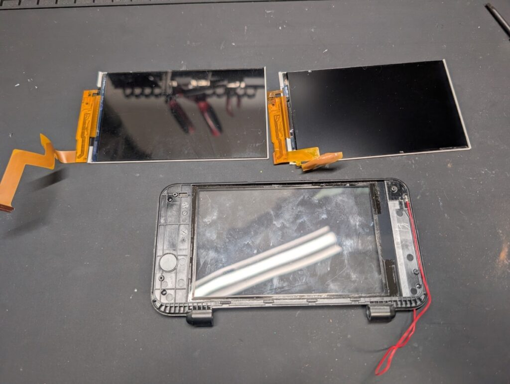 2DSLLの上画面交換時の写真