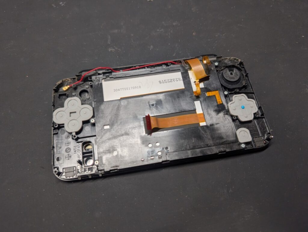 2DSLLの上画面交換時の写真