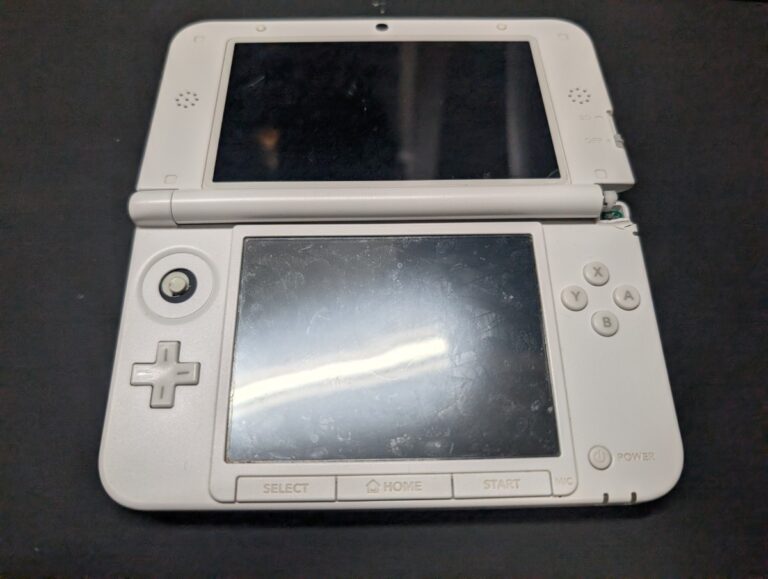 3DSLLのヒンジ破損修理の写真