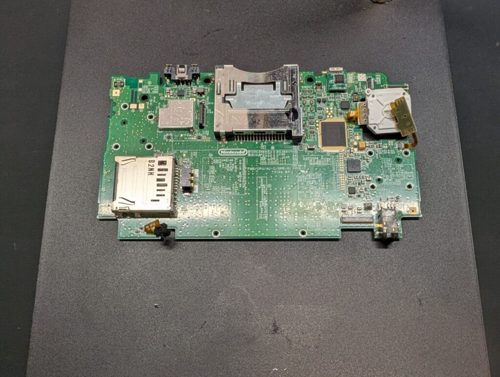 3DSLLの基板の写真