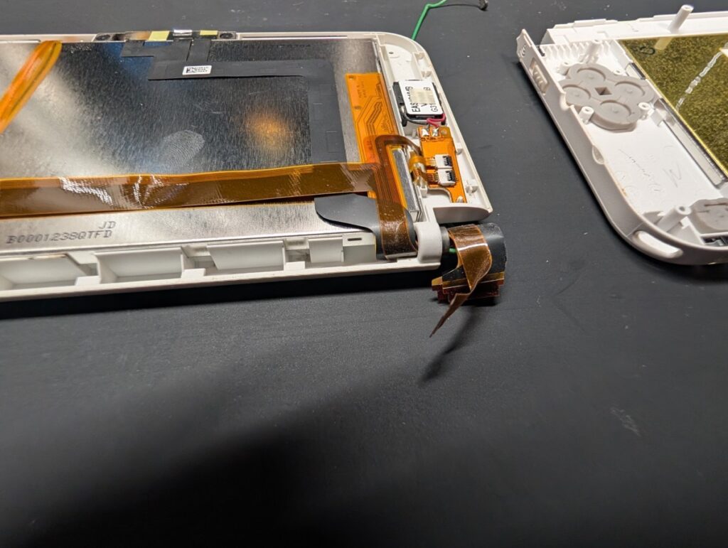 3DSLLのヒンジ交換時の写真