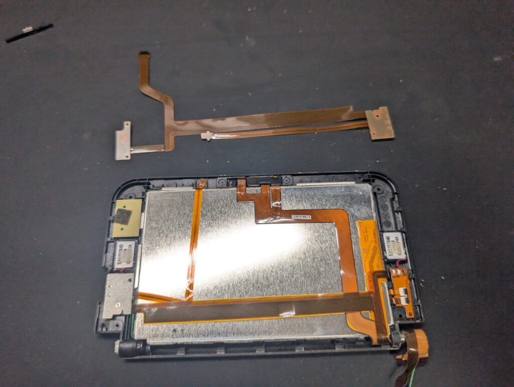 3DSLLのスピーカーケーブル交換時の写真