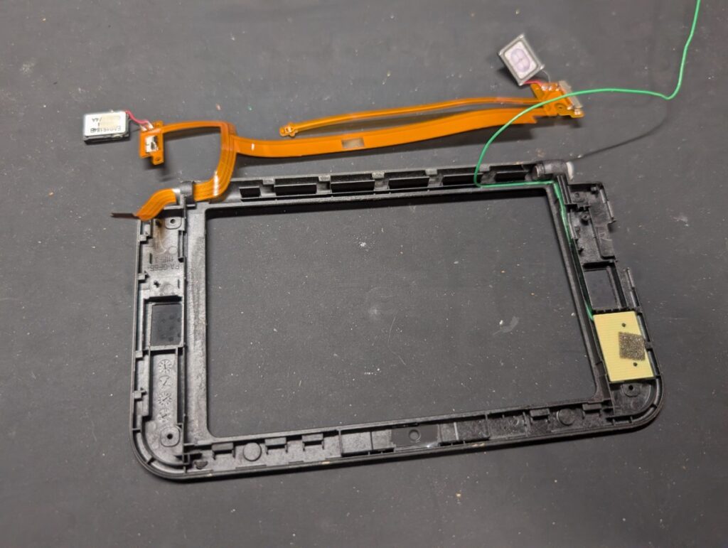 3DSLLのスピーカーケーブル交換時の写真