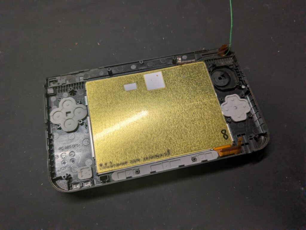 3DSLLのスピーカーケーブル交換後の組み立て時の写真