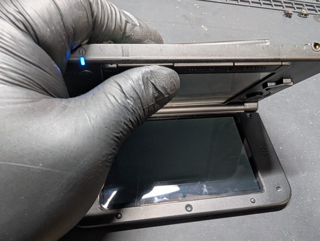 3DSLLのスピーカーケーブル交換後の組み立て時の写真