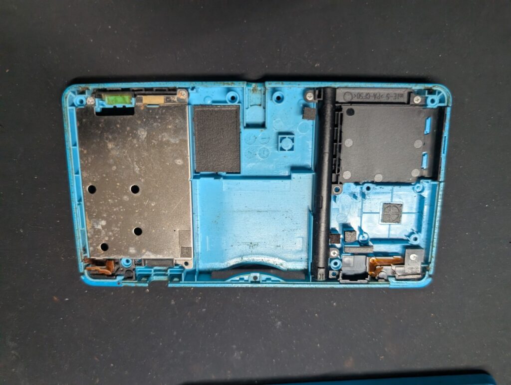 3DSのLRボタン交換時の写真