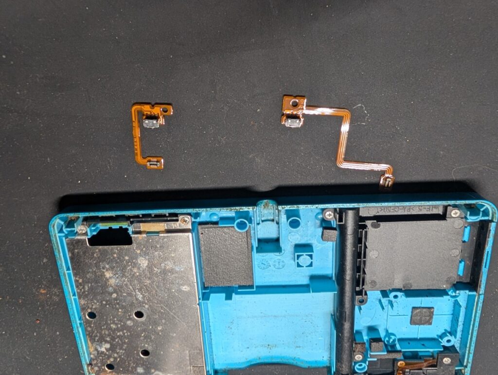 3DSのLRボタン交換時の写真