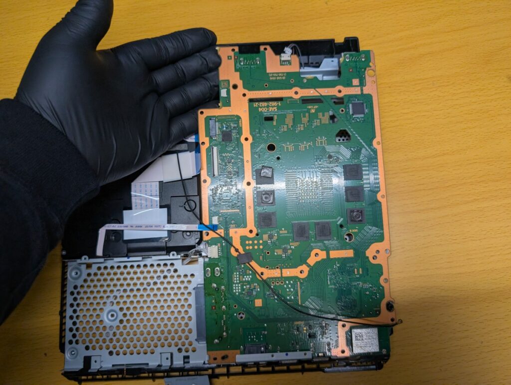 BLODにより起動できないCUH-2000Aの修理時の写真