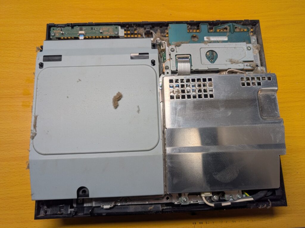 CECHB00の内部の写真