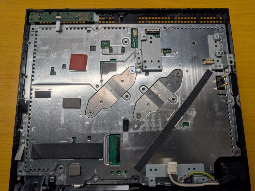 CECHB00のシールドプレートの写真