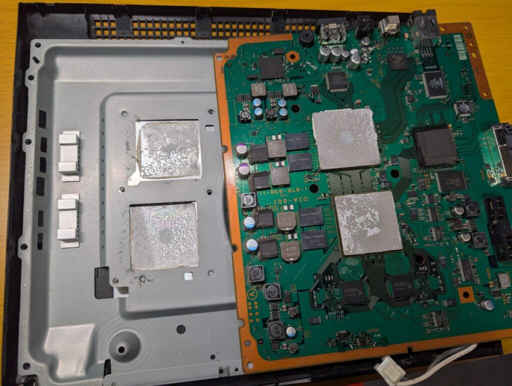 CECHH00の内部清掃時の写真