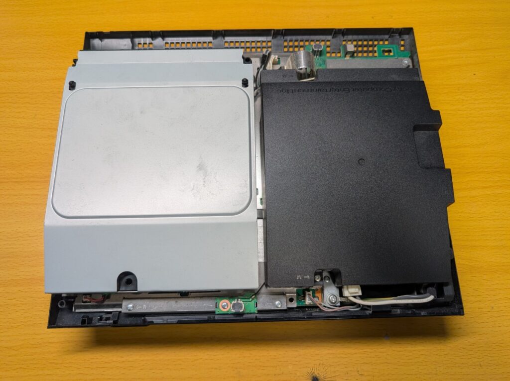 CECHH00の内部の写真