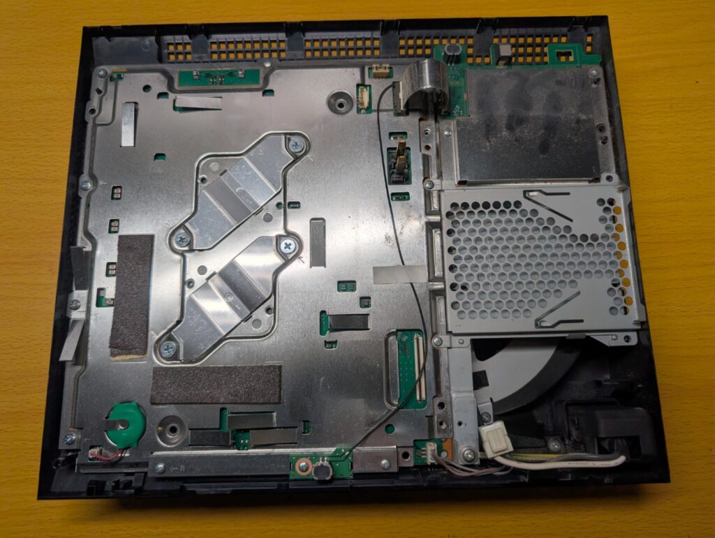 CECHH00のシールドプレートの写真