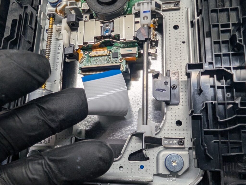 CECHL00のピックアップレンズ交換時の写真