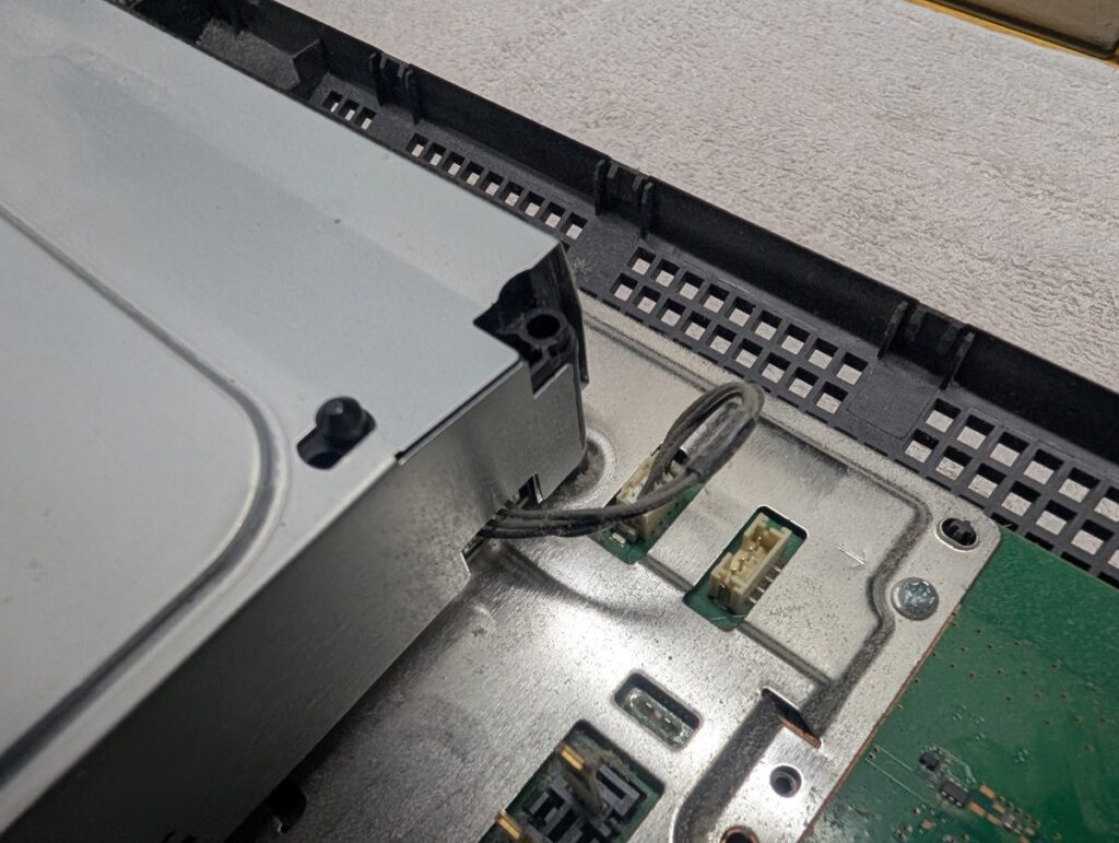 CECHL00のディスクドライブの写真