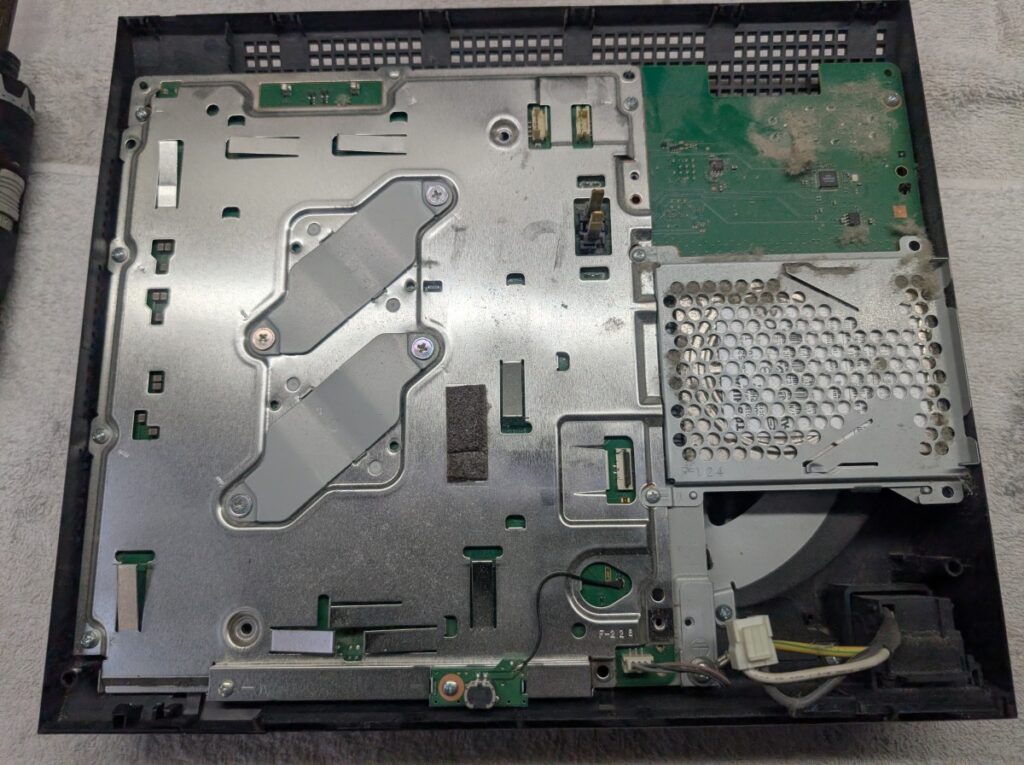 CECHL00のシールドプレートの写真