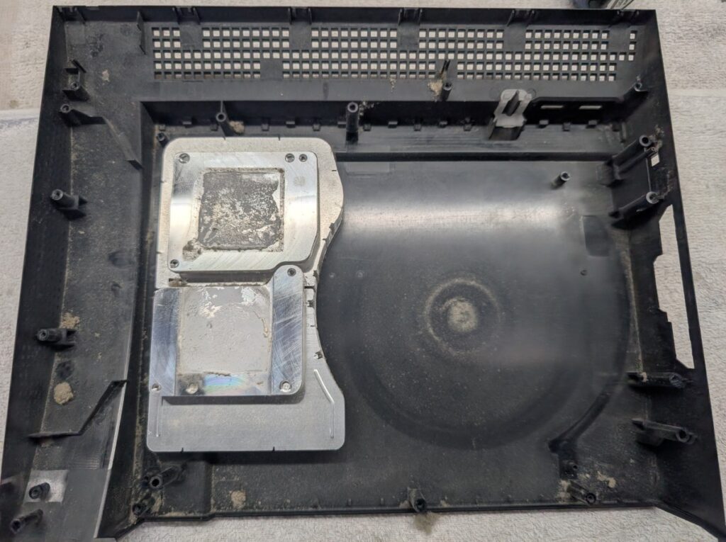 CECHL00の冷却ファン取り外し時の写真