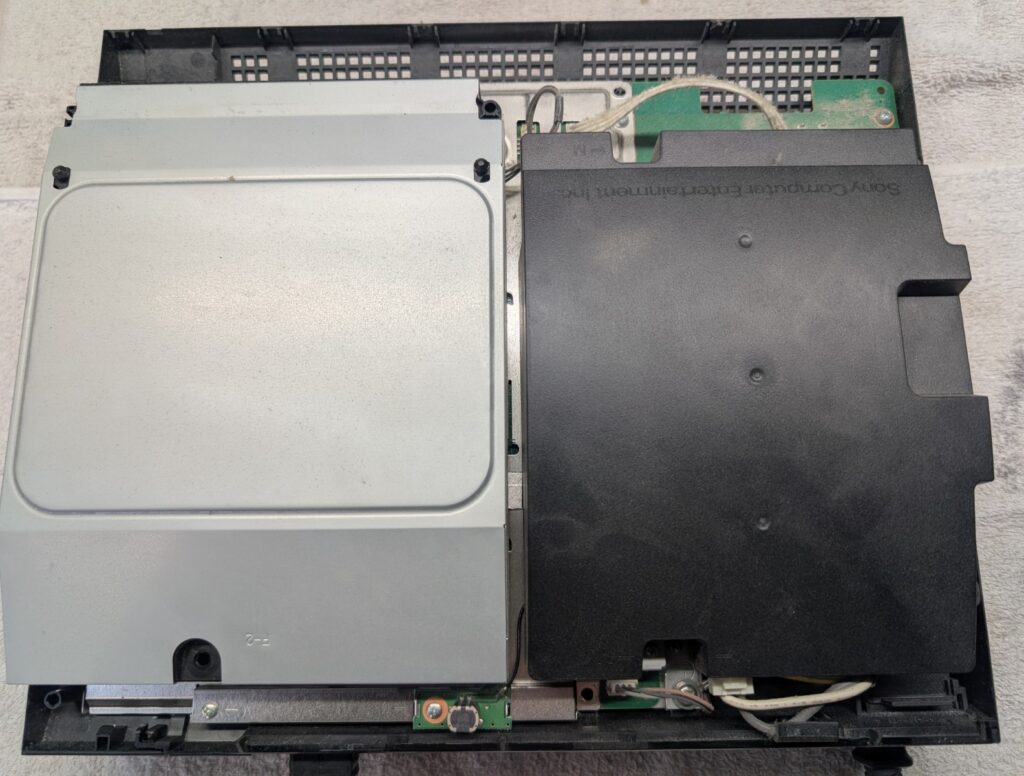 CECHL00の内部の写真