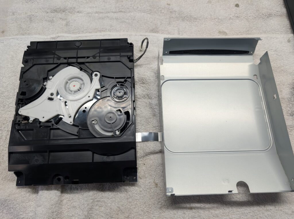 CECHL00のディスクドライブ分解時の写真