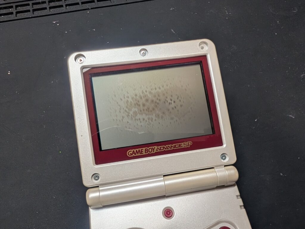 画面にシミができたGBASPの写真