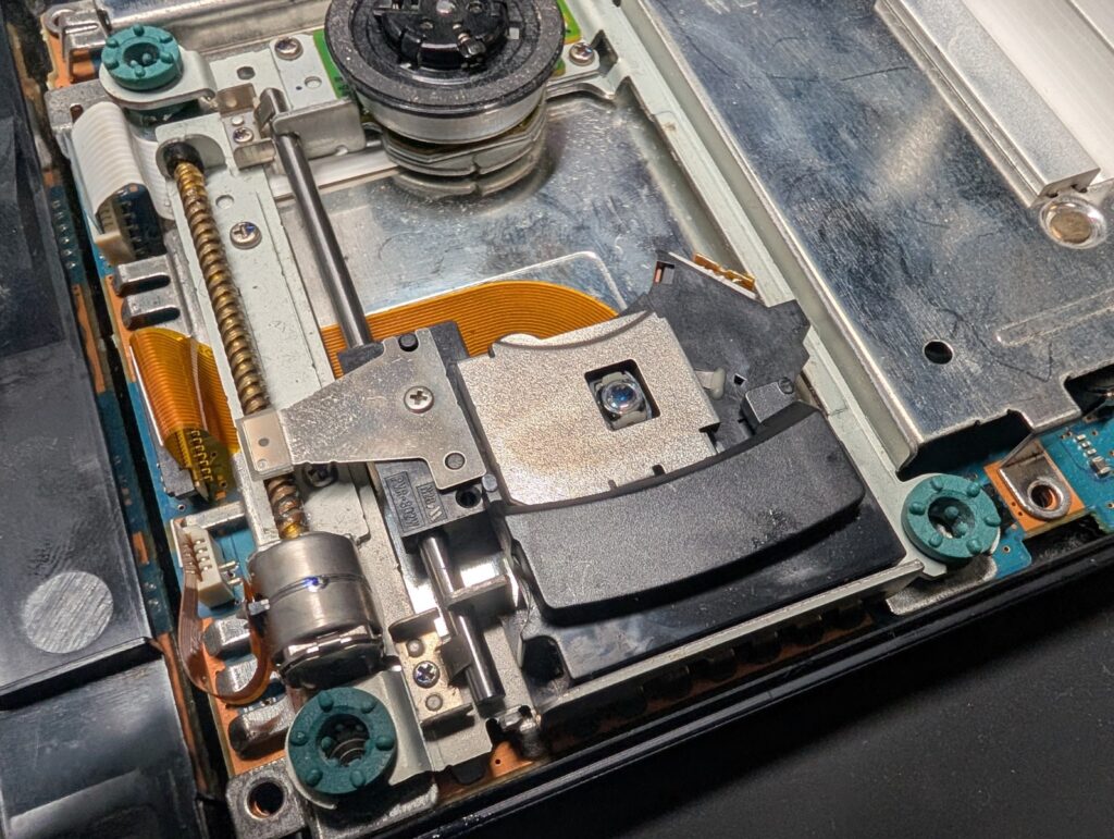 SCPH-75000のピックアップレンズ