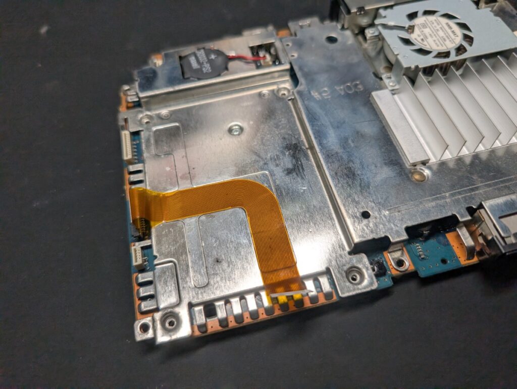 SCPH-75000のドライブ取り外し時の写真