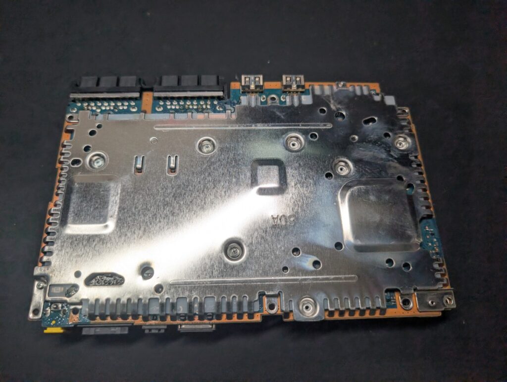 SCPH-75000のシールドプレートの写真