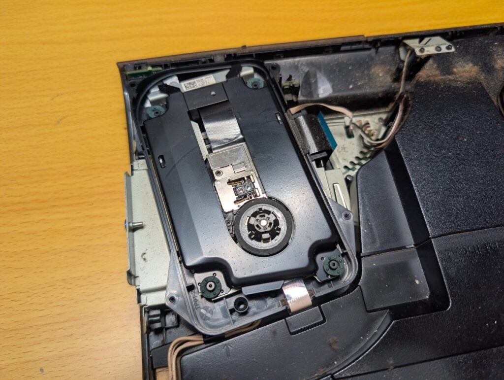 CECH-4000のドライブユニットの写真