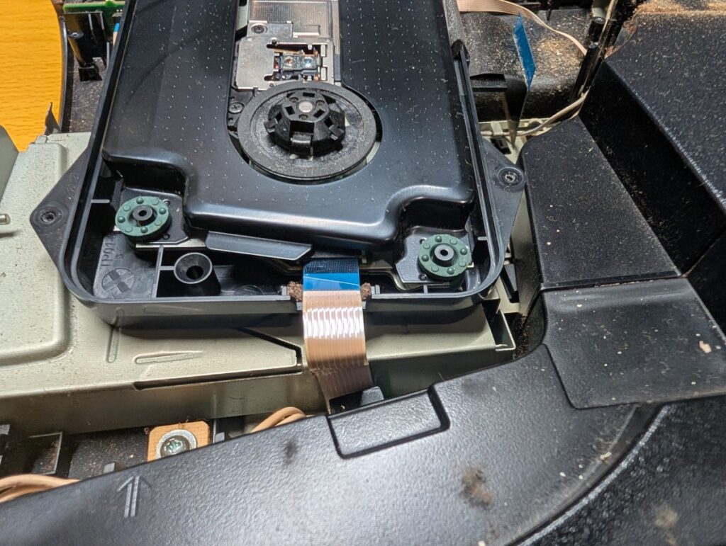 CECH-4000のピックアップレンズ交換時の写真