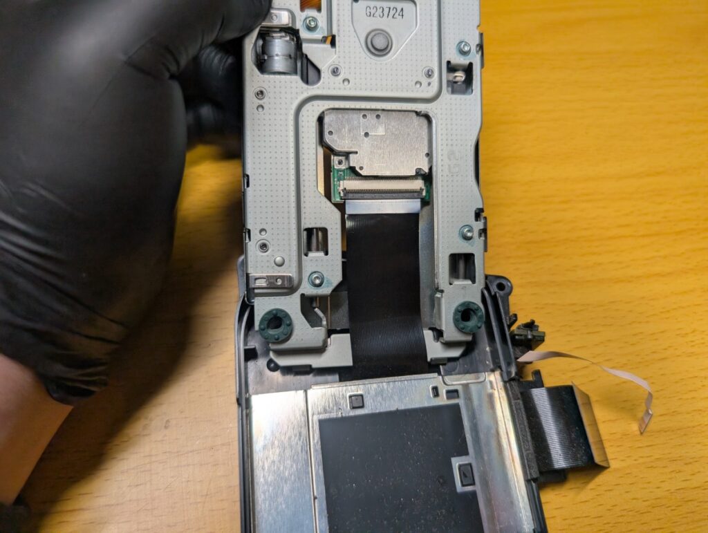 CECH-4000のピックアップレンズ交換時の写真