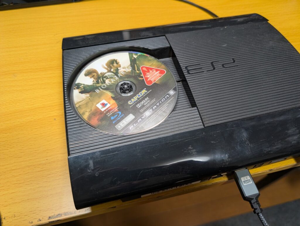 ディスクを読み込まないCECH-4000の写真